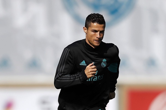 Ronaldo luyện tập lấy lại phong độ sau thất bại tại World Cup 2022